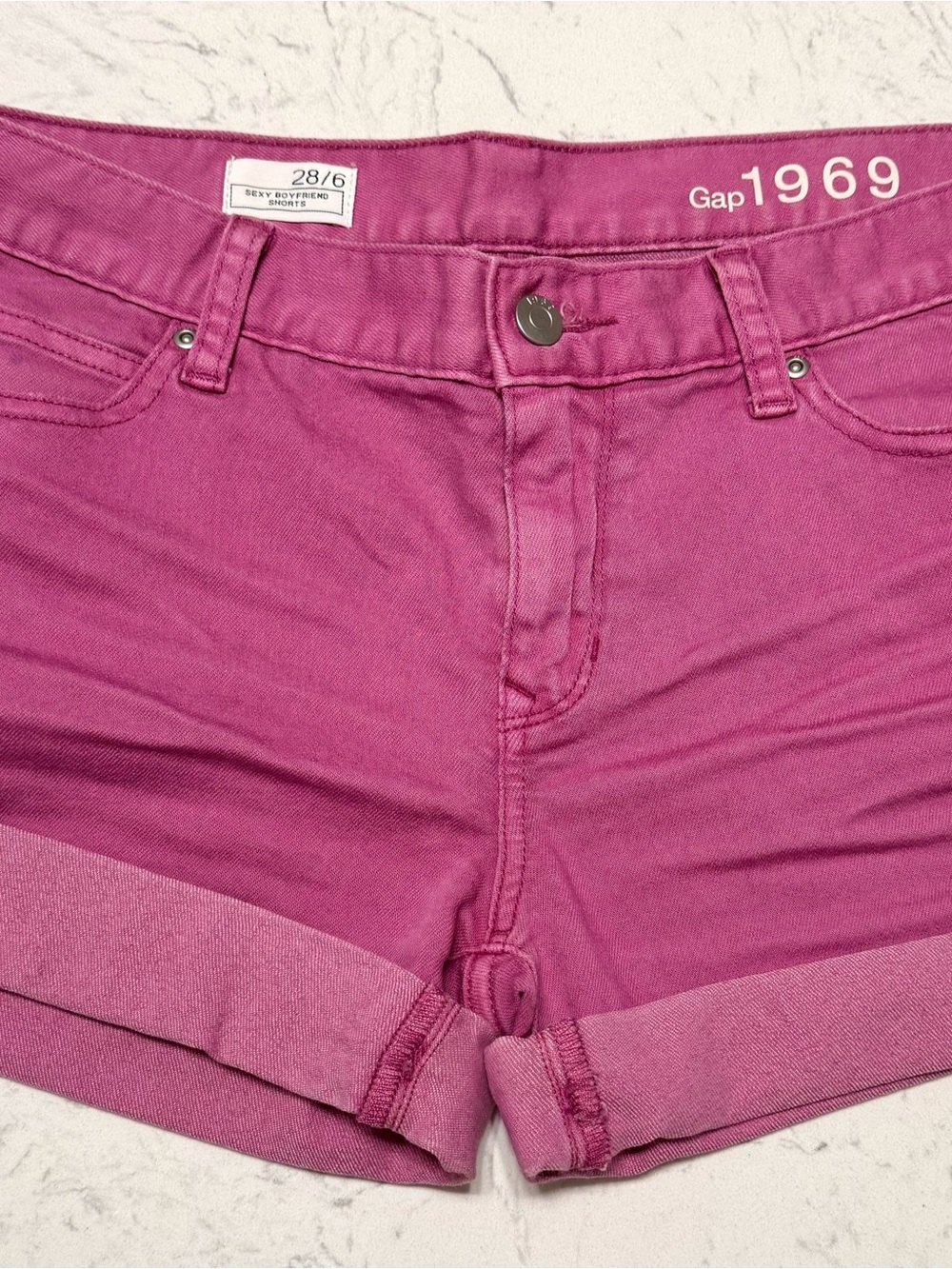 💖 NWOT- Gap 1969 Women's Magenta Denim Shorts- Size 6